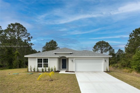 House in Palm Bay, Florida 4 bedrooms, 167.22 sq.m. № 1790789 - photo 1
