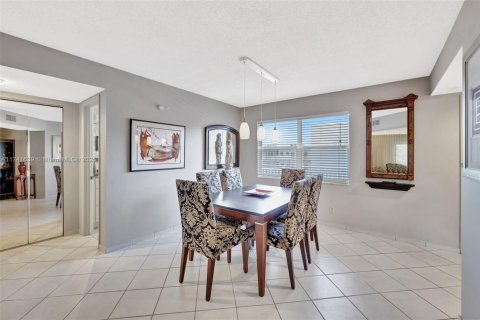 Condo in Lauderdale Lakes, Florida, 2 bedrooms  № 1874716 - photo 10