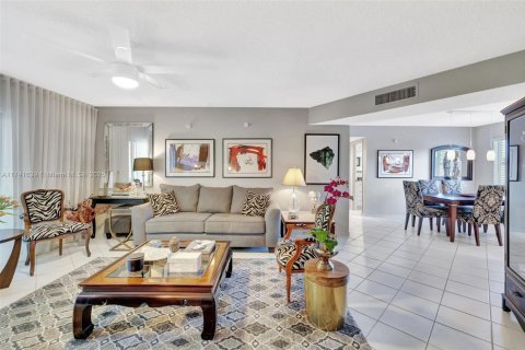 Condo in Lauderdale Lakes, Florida, 2 bedrooms  № 1874716 - photo 7