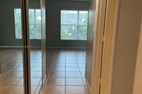 Condominio en venta en Lauderhill, Florida, 1 dormitorio, 74.32 m2 № 2020516 - foto 12