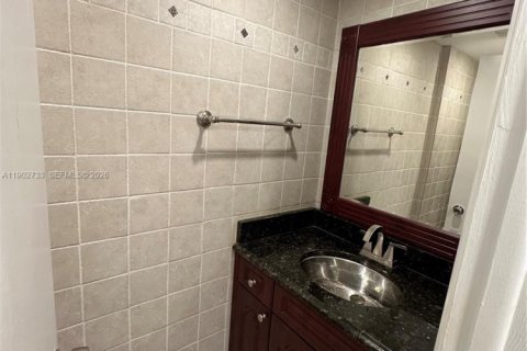 Condominio en venta en Lauderhill, Florida, 1 dormitorio, 74.32 m2 № 2020516 - foto 9