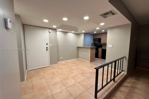 Condominio en venta en Lauderhill, Florida, 1 dormitorio, 74.32 m2 № 2020516 - foto 2