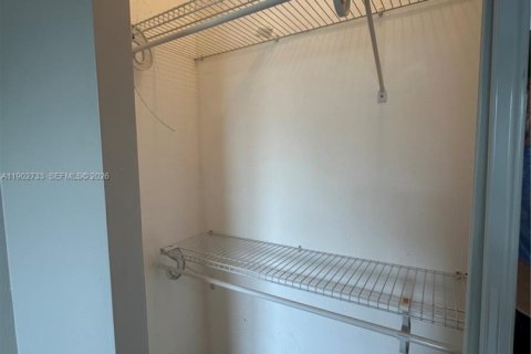 Condominio en venta en Lauderhill, Florida, 1 dormitorio, 74.32 m2 № 2020516 - foto 17