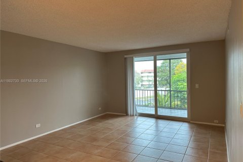 Condominio en venta en Lauderhill, Florida, 1 dormitorio, 74.32 m2 № 2020516 - foto 3