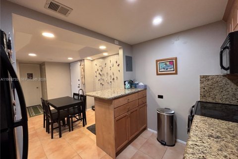 Condominio en venta en Lauderhill, Florida, 1 dormitorio, 74.32 m2 № 2020516 - foto 7
