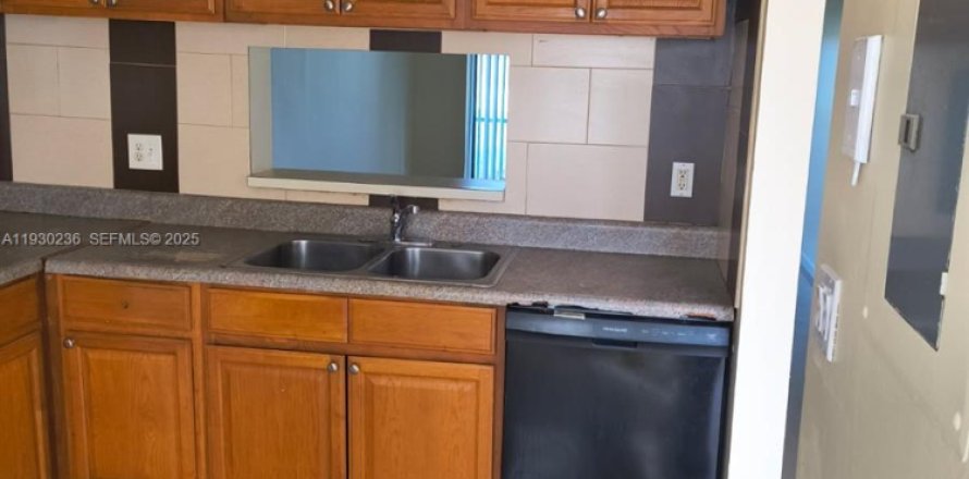 Condo à North Lauderdale, Floride, 2 chambres  № 1989032