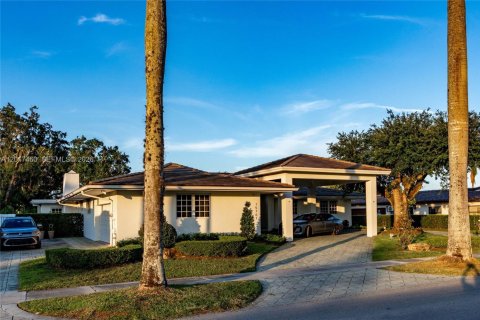 House in Miami Lakes, Florida 5 bedrooms, 345.97 sq.m. № 2244298 - photo 4