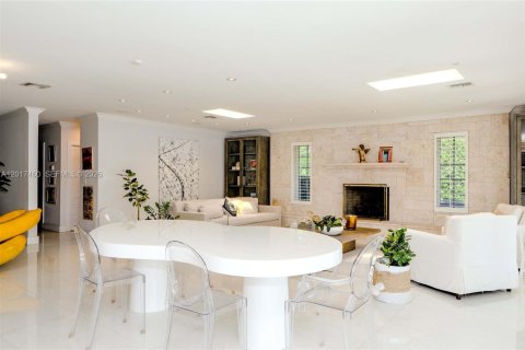 House in Miami Lakes, Florida 5 bedrooms, 345.97 sq.m. № 2244298 - photo 12