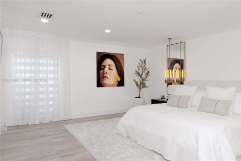 House in Miami Lakes, Florida 5 bedrooms, 345.97 sq.m. № 2244298 - photo 20