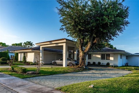 House in Miami Lakes, Florida 5 bedrooms, 345.97 sq.m. № 2244298 - photo 2