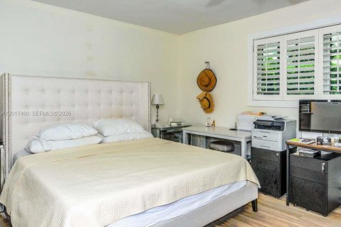 House in Miami Lakes, Florida 5 bedrooms, 345.97 sq.m. № 2244298 - photo 30