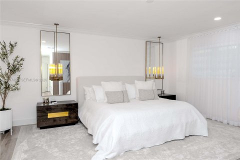 House in Miami Lakes, Florida 5 bedrooms, 345.97 sq.m. № 2244298 - photo 18