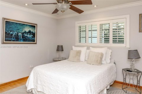 House in Miami Lakes, Florida 5 bedrooms, 345.97 sq.m. № 2244298 - photo 26