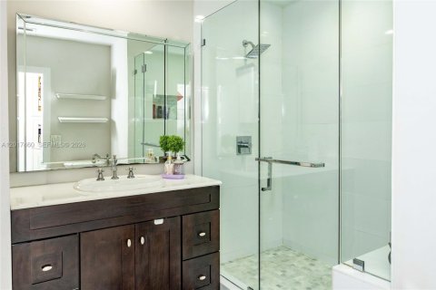 House in Miami Lakes, Florida 5 bedrooms, 345.97 sq.m. № 2244298 - photo 27