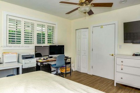 House in Miami Lakes, Florida 5 bedrooms, 345.97 sq.m. № 2244298 - photo 29