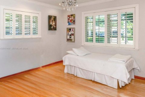 House in Miami Lakes, Florida 5 bedrooms, 345.97 sq.m. № 2244298 - photo 28