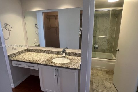 Copropriété à vendre à Miami, Floride: 2 chambres, 95.69 m2 № 1990521 - photo 15