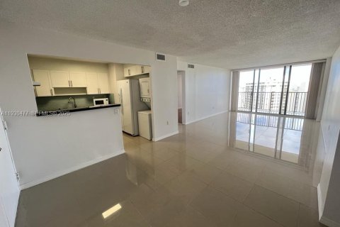 Condo in Miami, Florida, 2 bedrooms № 1990521 - photo 26