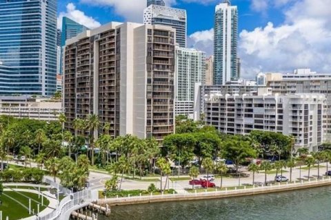 Condo in Miami, Florida, 2 bedrooms № 1990521 - photo 1
