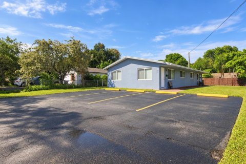Commercial property in Hallandale Beach, Florida 152.55 sq.m. № 2379898 - photo 3