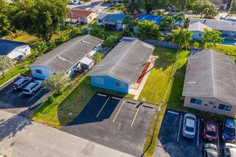 Commercial property in Hallandale Beach, Florida 152.55 sq.m. № 2379898