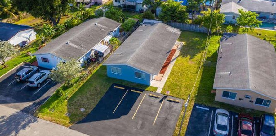 Commercial property in Hallandale Beach, Florida 152.55 sq.m. № 2379898