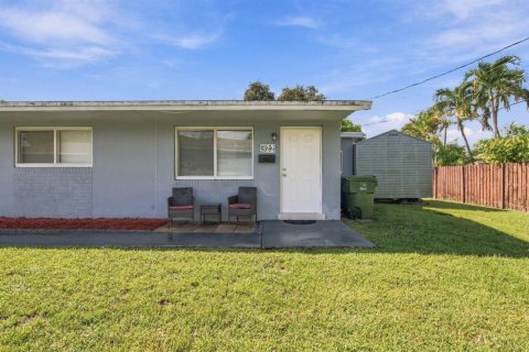 Commercial property in Hallandale Beach, Florida 152.55 sq.m. № 2379898 - photo 5