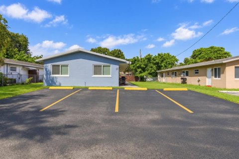 Commercial property in Hallandale Beach, Florida 152.55 sq.m. № 2379898 - photo 22