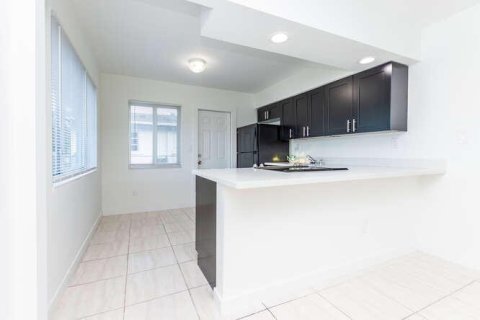 Commercial property in Hallandale Beach, Florida 152.55 sq.m. № 2379898 - photo 23