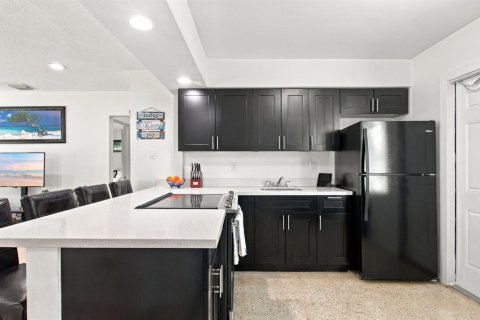 Commercial property in Hallandale Beach, Florida 152.55 sq.m. № 2379898 - photo 12