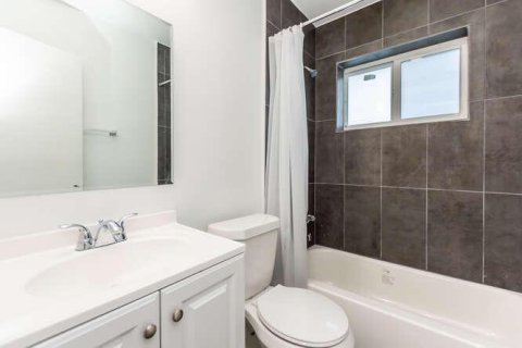 Commercial property in Hallandale Beach, Florida 152.55 sq.m. № 2379898 - photo 25