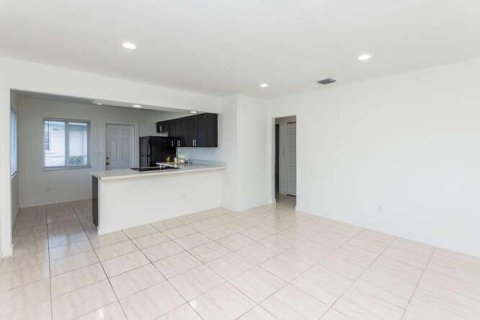 Commercial property in Hallandale Beach, Florida 152.55 sq.m. № 2379898 - photo 24