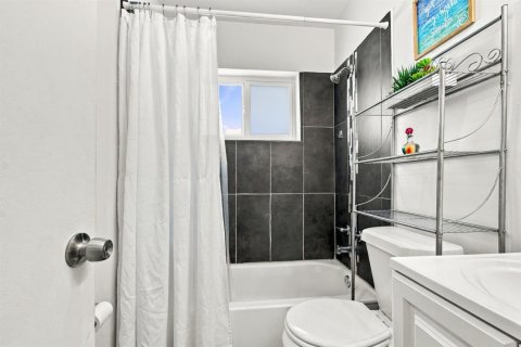 Commercial property in Hallandale Beach, Florida 152.55 sq.m. № 2379898 - photo 20