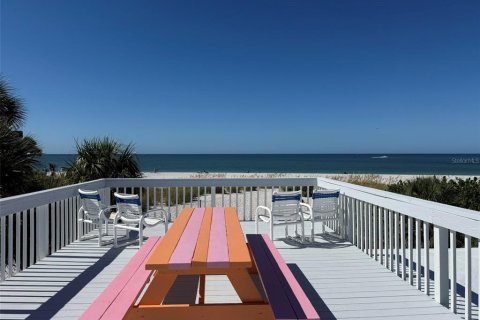 Commercial property in Treasure Island, Florida 5 bedrooms, 188.41 sq.m. № 2275534 - photo 30