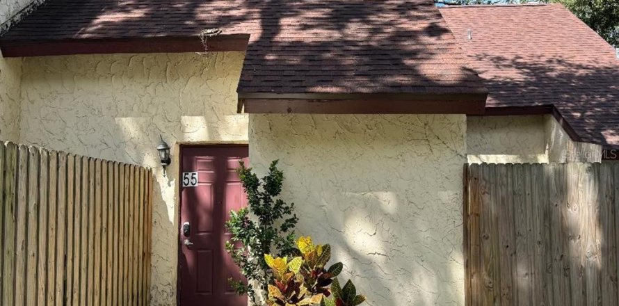 Condo in Tampa, Florida, 2 bedrooms № 1914023