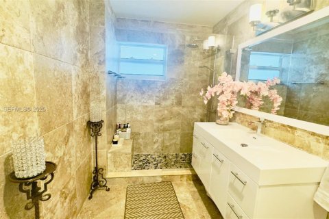 Condo in Hallandale Beach, Florida, 2 bedrooms  № 1992785 - photo 28