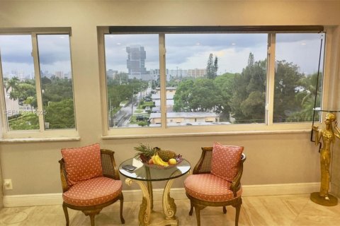 Condo in Hallandale Beach, Florida, 2 bedrooms  № 1992785 - photo 8