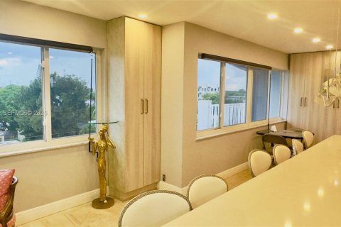 Condo in Hallandale Beach, Florida, 2 bedrooms  № 1992785 - photo 3