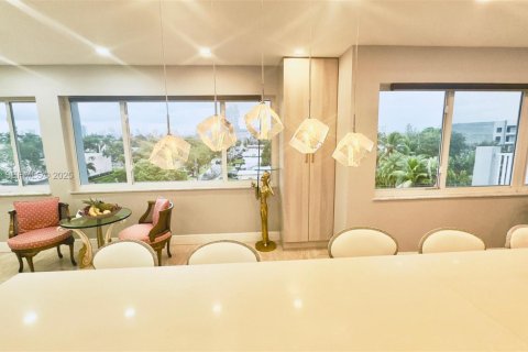 Condo in Hallandale Beach, Florida, 2 bedrooms  № 1992785 - photo 5