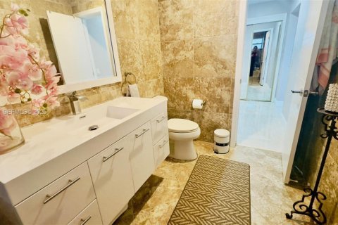 Condo in Hallandale Beach, Florida, 2 bedrooms  № 1992785 - photo 30