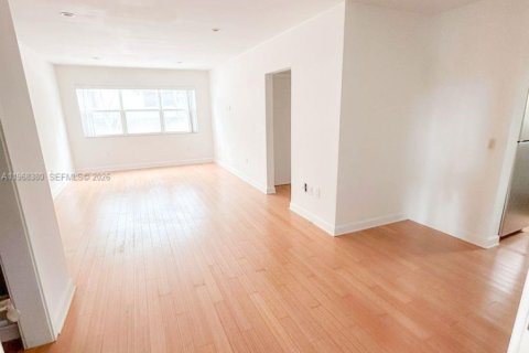 Apartamento en alquiler en Miami, Florida, 2 dormitorios, 65.03 m2 № 2032874 - foto 6