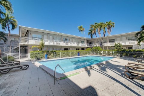 Apartamento en alquiler en Miami, Florida, 2 dormitorios, 65.03 m2 № 2032874 - foto 10