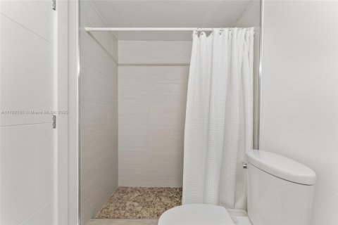Condominio en venta en Miami Beach, Florida, 3 dormitorios, 160.07 m2 № 1937795 - foto 15