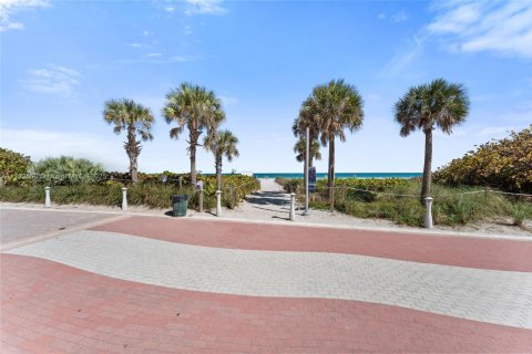 Condo in Miami Beach, Florida, 3 bedrooms  № 1937795 - photo 22