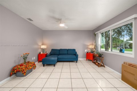 Casa en venta en Sebring, Florida, 3 dormitorios № 1933414 - foto 2