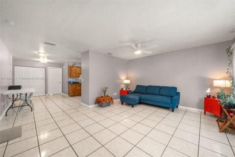 Casa en venta en Sebring, Florida, 3 dormitorios № 1933414 - foto 3