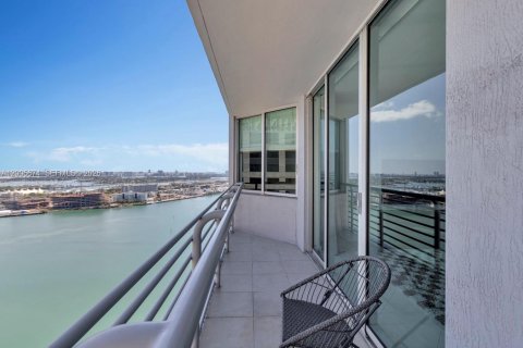 Condo in Miami, Florida, 2 bedrooms  № 2069645 - photo 5