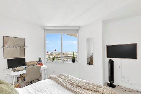 Condo in Miami, Florida, 2 bedrooms  № 2069645 - photo 9