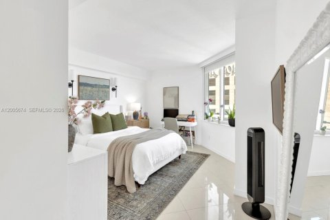 Condo in Miami, Florida, 2 bedrooms  № 2069645 - photo 8