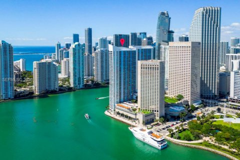 Condo in Miami, Florida, 2 bedrooms  № 2069645 - photo 18